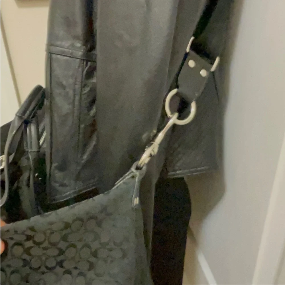 Authentic coach large travel luggage good conditions_5